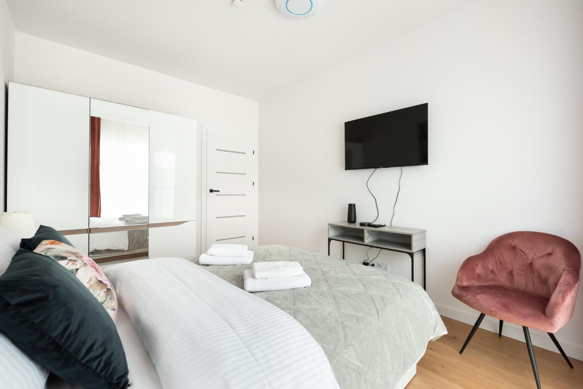 Brzeziny Deluxe Apartment Varşovia Exterior foto